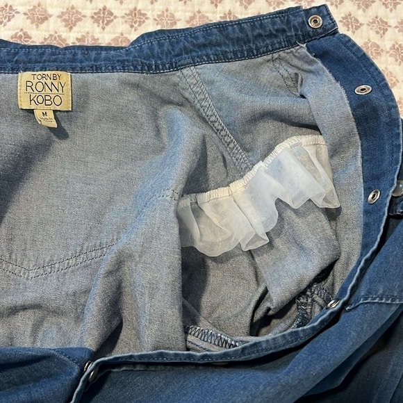 Torn by Ronny Kobo Denim Long Puff Sleeve Pearl Button Snap Front Size Medium - Picture 9 of 16